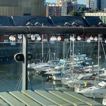Elegant And Bright Seaside Apt In Swansea Marina Eksteriør bilde
