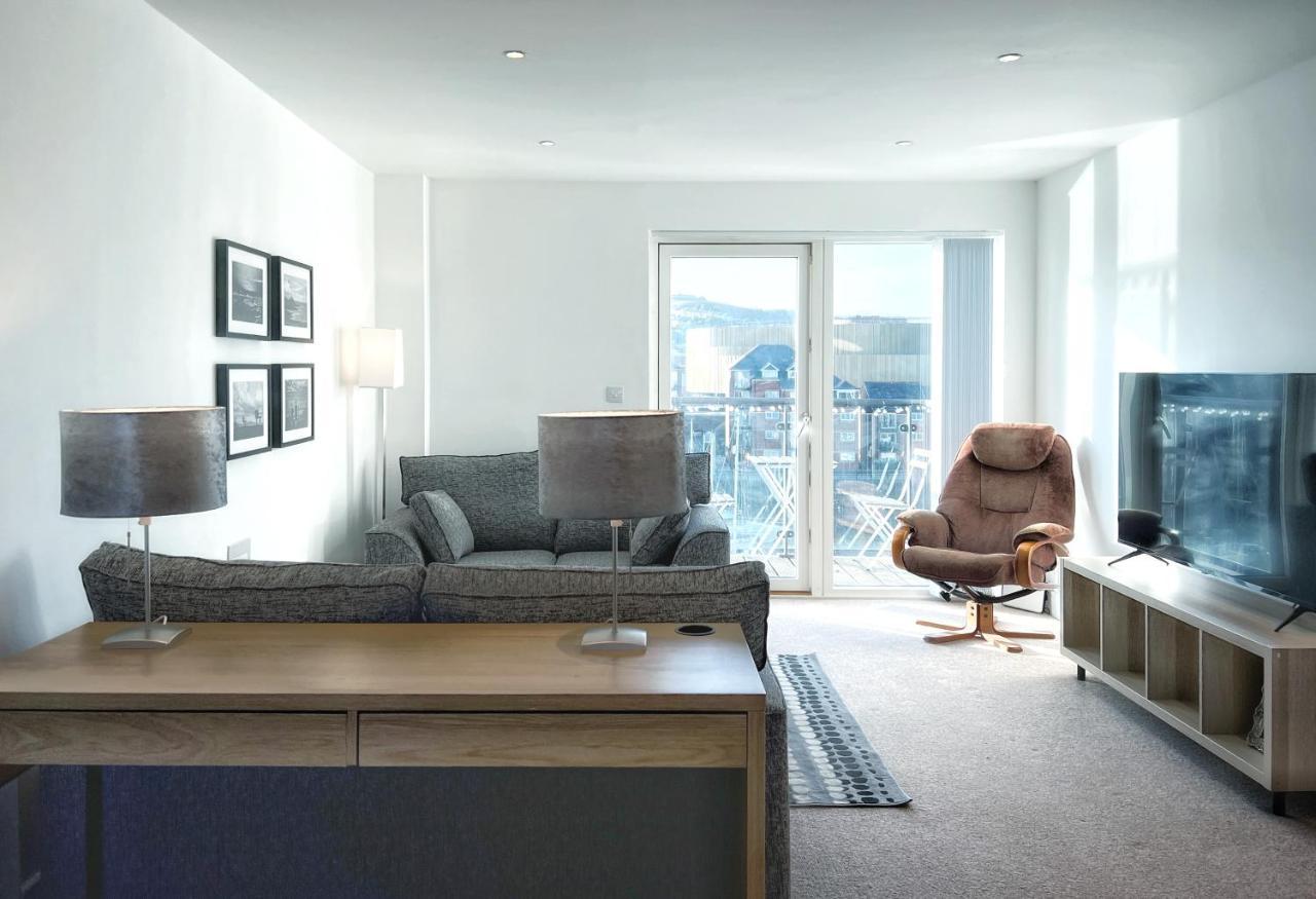 Elegant And Bright Seaside Apt In Swansea Marina Eksteriør bilde