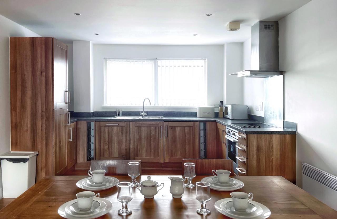 Elegant And Bright Seaside Apt In Swansea Marina Eksteriør bilde