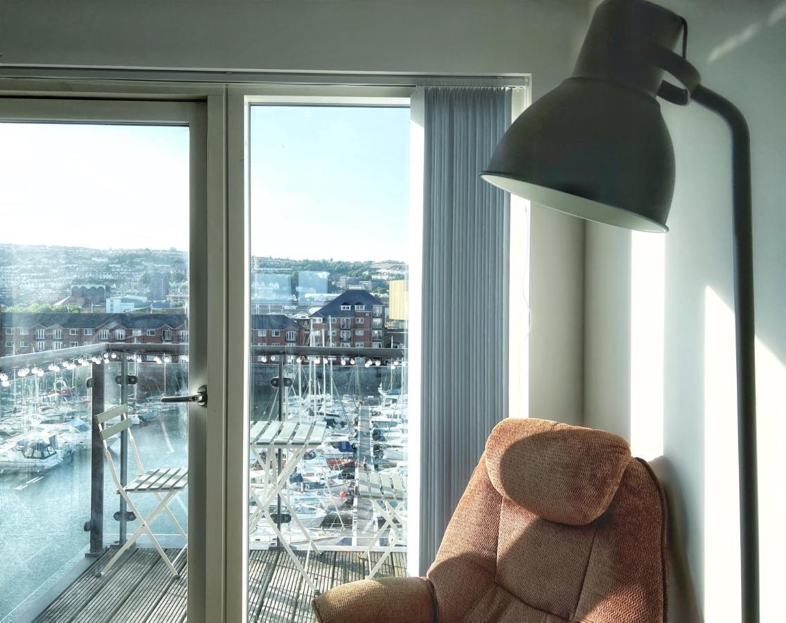 Elegant And Bright Seaside Apt In Swansea Marina Eksteriør bilde