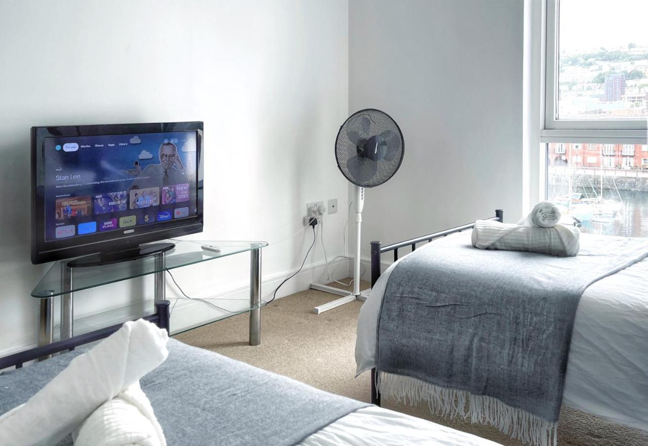 Elegant And Bright Seaside Apt In Swansea Marina Eksteriør bilde